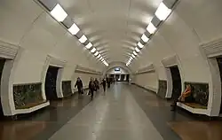 Центральный зал, вид на эскалаторы