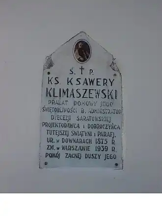 Мемориальная доска, посвящённая священнику пр. К. Климашевскому, родившемуся в Довнарах