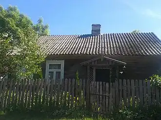 Деревянное здание в Гнойно