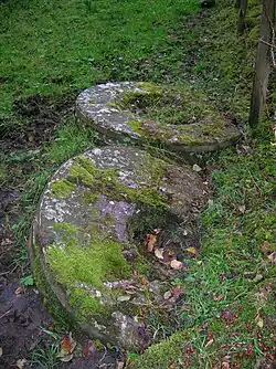 Заброшенные жернова в шотландской деревне