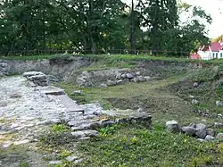 Остатки разрушенного замка