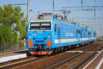 Электровоз ЭП1М-678 «Андрей Лесников» со сплоткой других ЭП1М на станции Батайск