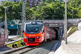 Электропоезд ЭП3Д на выезде из тоннеля