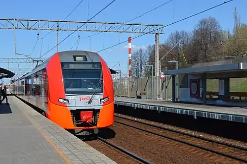 ЭС2Г-119 в десятивагонной составности на платформе  МоскворечьеМоскворечье