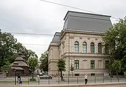 Южный фасад здания