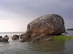 Ледниковый валун Эхалкиви