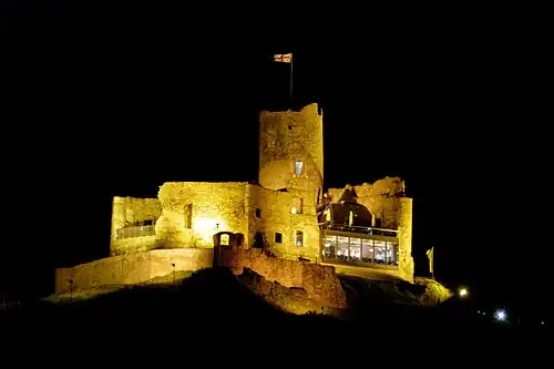 Подсветка замка в ночное время