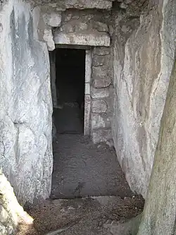 Вход в темницу