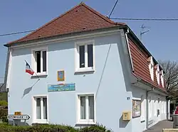 Здание мэрии-школы