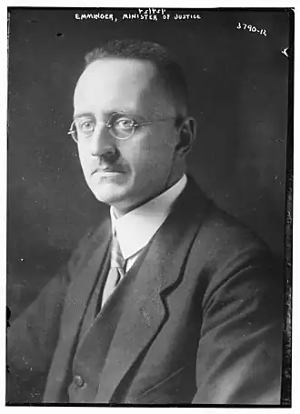 Официальный портрет, 1923