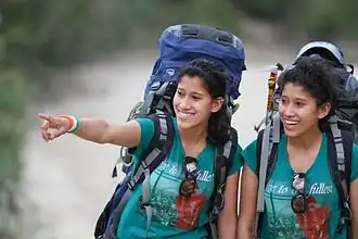 Таши и Нунгши Малик на тренировочном переходе (предгорья Гималаев, 17.04.2014)