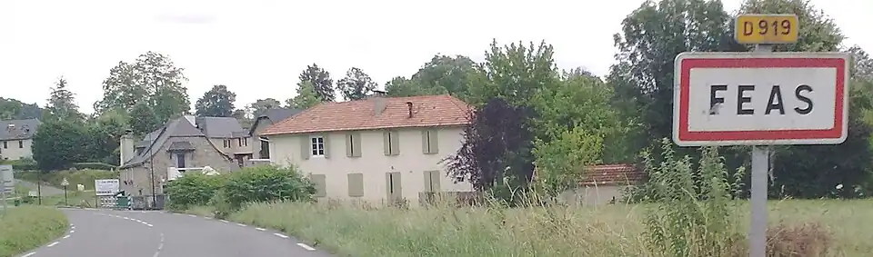 Въезд в Феас