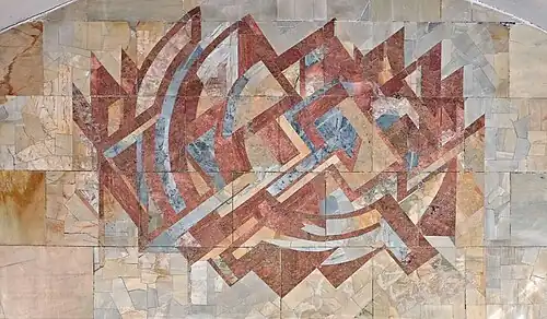 Панно у входа на платформу