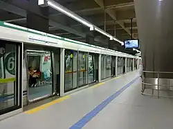 Станция Sacomã[англ.] метрополитена Сан-Паулу первая в Бразилии и Латинской Америке, где были установлены платформенные раздвижные двери.