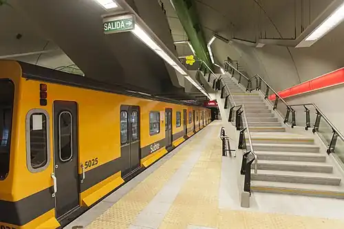 Поезд Coche CAF 5000