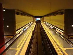 Вид платформ с вестибюля