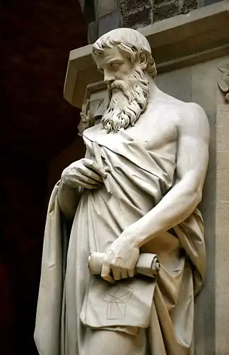 Статуя в честь Евклида в Музее естественной истории Оксфордского университета.