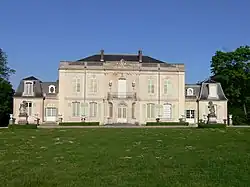 Вид на замок от парка Монтегю