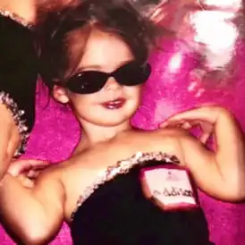 Обложка сингла Эддисон Рэй «Fame Is a Gun» ()