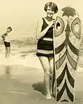 Женщина с доской для сёрфинга. 1932 год