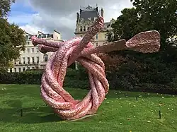 2x5 ТГ, скульптура «Fiddler’s Fortune» от Чемберлен, Джон, en:Frieze Art Fair, 2010