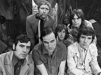 Monty Python в 1969 году
* Передний ряд: Терри Джонс, Джон Клиз, Майкл Пейлин
* Задний ряд: Грэм Чепмен, Эрик Айдл, Терри Гиллиам