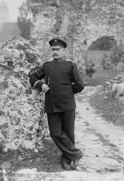 Замок Феллин, мужчина в форме, 1903