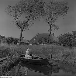 Женщина в лодке, Фрезенорт, 1962 год