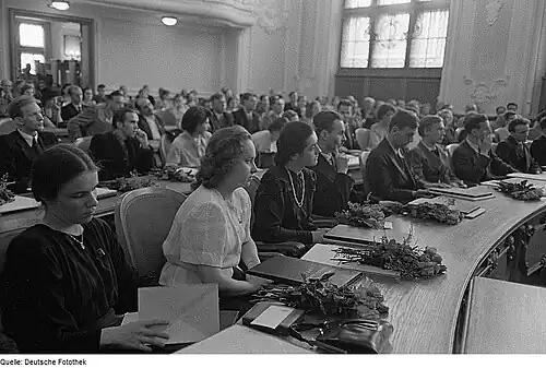 Т. Николаева среди лауреатов Международного конкурса имени И. С. Баха в Лейпциге? 1950 г.