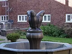 Фонтан с пингвинами