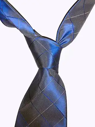 Галстучный узел «Четвёрка», который заимствовали у моряков (фото лисель-галсового узла слева)