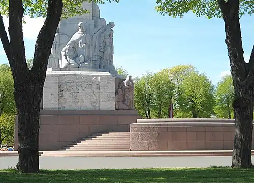 Памятник Свободы в Риге. скульптор К. Ф. Зале. 1935