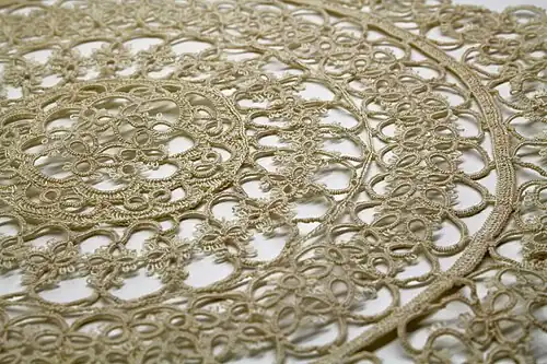 Вращательная симметрия в кружеве: техника фриволите