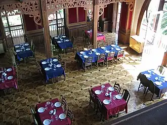 Интерьер, 2004