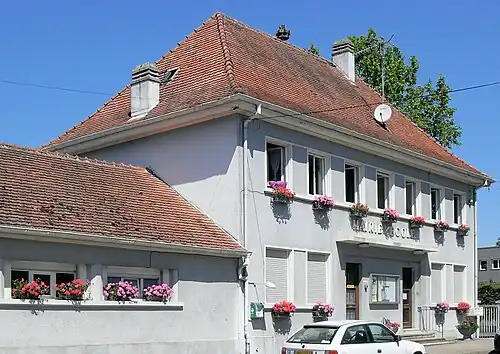 Здание мэрии-школы