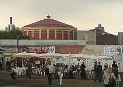 Газгольдеры со стороны выставочного комплекса «Винзавод»