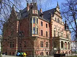 Задняя часть здания