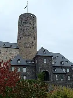 Бергфрид замка. Вид с юго-запада