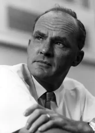 <Джордж Симмс Хэммонд>