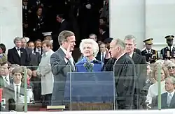 Приведение Джорджа Буша старшего к присяге в качестве вице-президента США