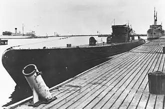U-464 у пирса, 1942 год