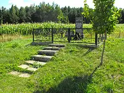 Памятник на месте массового убийства германскими нацистами и полицаями евреев 11 июля 1942 года