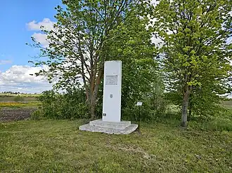 Памятник на месте расстрелаузников гетто в Козянах