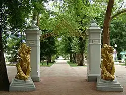 Памятник-арка в честь 50-летия Псекупских минеральных вод и войсковой больницы