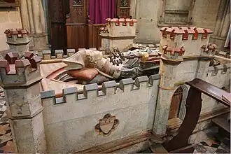 Гробница Хайнсберга в Кёльнском соборе