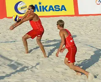 Константин Семёнов (слева) и Ярослав Кошкарёв в матче московского турнира Большого шлема 2011 года