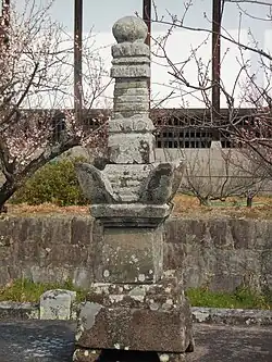 Могила Рюдзодзи Танэхисы в храме Кодэн-дзи