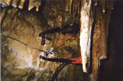 Молоточек на камне