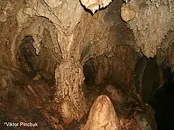 Сталактиты и сталагмит