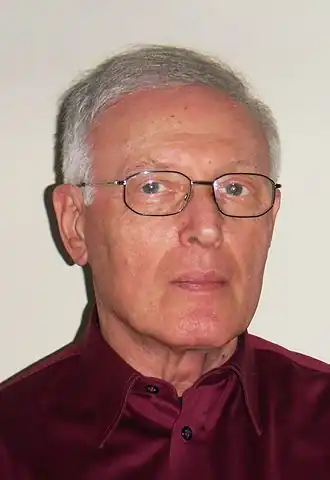 «Сегодня с позиций приобретенного жизненного опыта я считаю одним из главнейших качеств человека в любой профессии – способность сохранять благодарную память о людях, которые дали тебе импульс и направление деятельности. Помнить тех, кто поддержал тебя в трудный период становления, потеснился, не считаясь с собственными потерями, или рисковал своим положением, отдавая тебе должное». В. А. Гусель